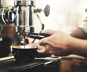 Průvodce světem kávy pro začátečníky: Co se skrývá za šálkem lahodného espressa?