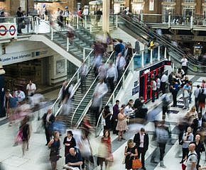 Povánoční výprodeje v plném proudu. Jaké zboží koupit v akci?